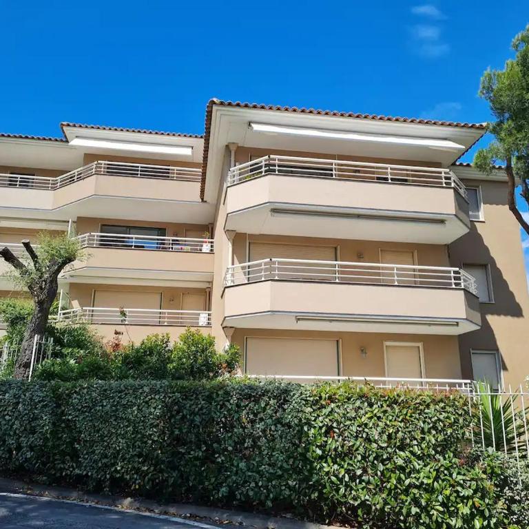 Appartement en centre-ville en rez-de-jardin - Two-Bedroom Apartment with Garden View - 9