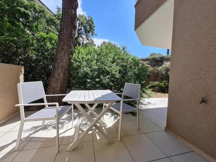 Appartement en centre-ville en rez-de-jardin - Two-Bedroom Apartment with Garden View - 10