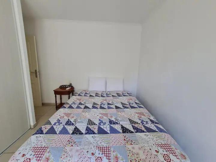Appartement en centre-ville en rez-de-jardin - Two-Bedroom Apartment with Garden View - 11