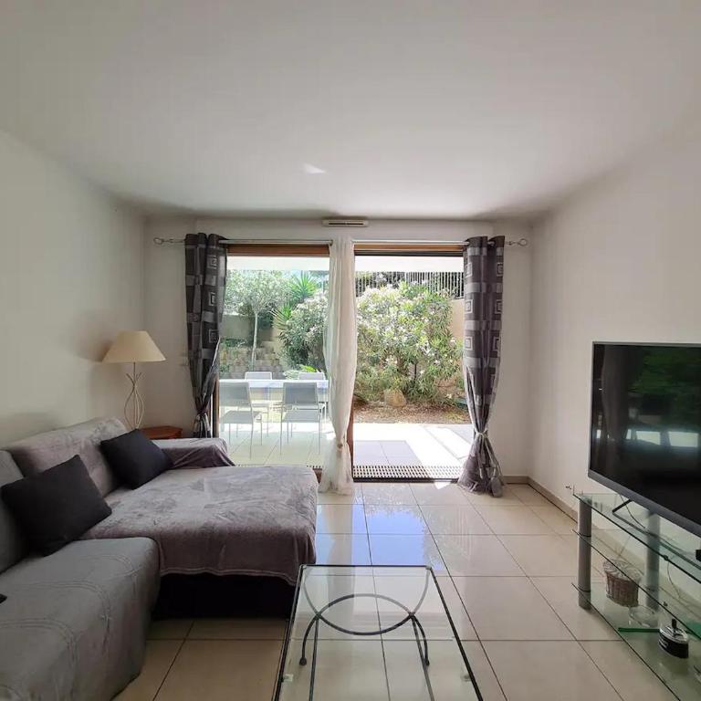 Appartement en centre-ville en rez-de-jardin - Two-Bedroom Apartment with Garden View - 15
