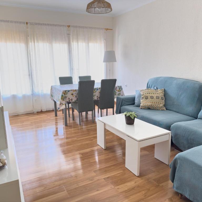 Apartamento Soleado a 2 min de Playa con 2 AC y Terraza - Apartamento de 2 dormitorios - 2