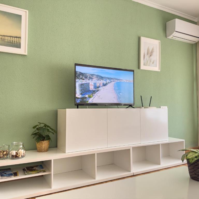 Apartamento Soleado a 2 min de Playa con 2 AC y Terraza - Apartamento de 2 dormitorios - 3