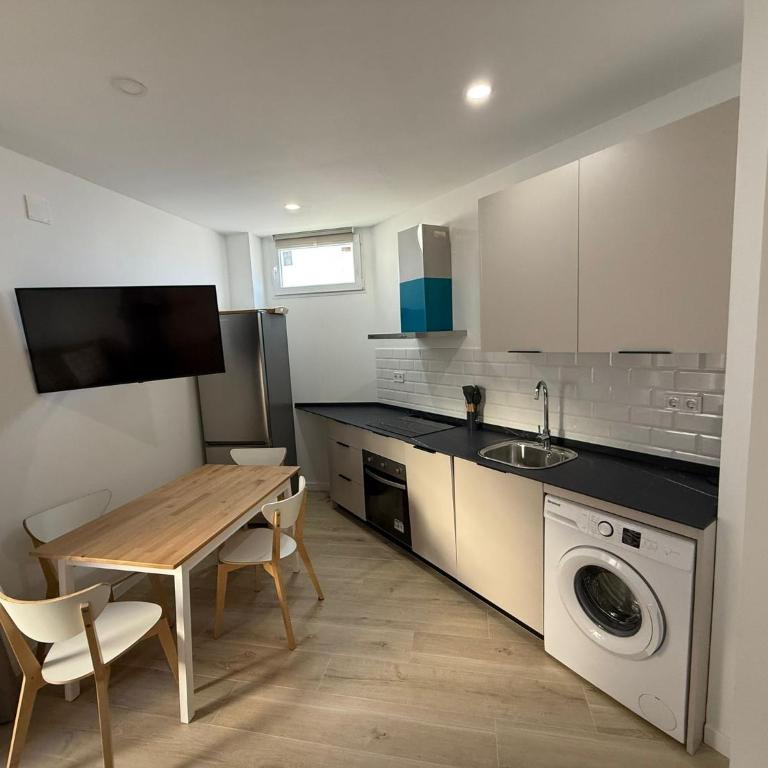 Independent Apartment At Villa Noelia Benalmádena With Private Pool, Garden & Parking - One-Bedroom House - 31