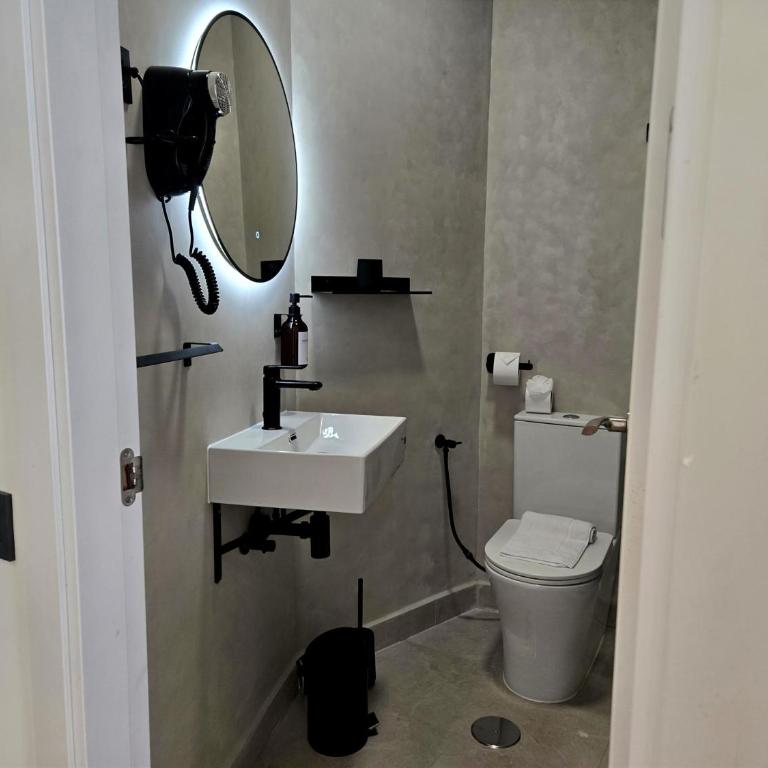 Hostal Main Street Madrid - Superior Double Room with City View - 6