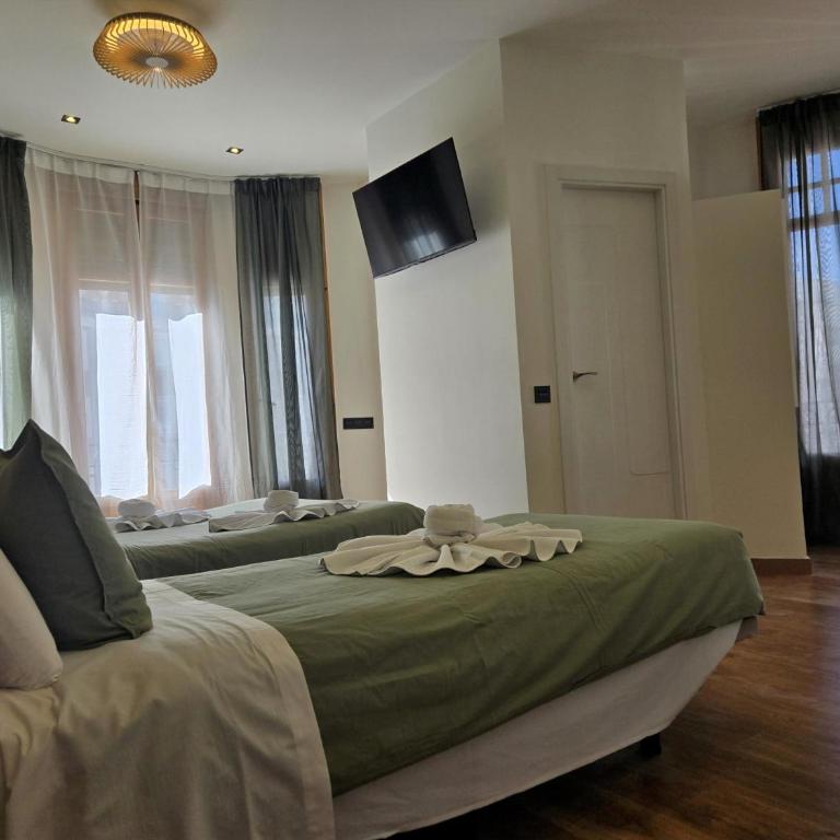 Hostal Main Street Madrid - Superior Double Room with City View - 4