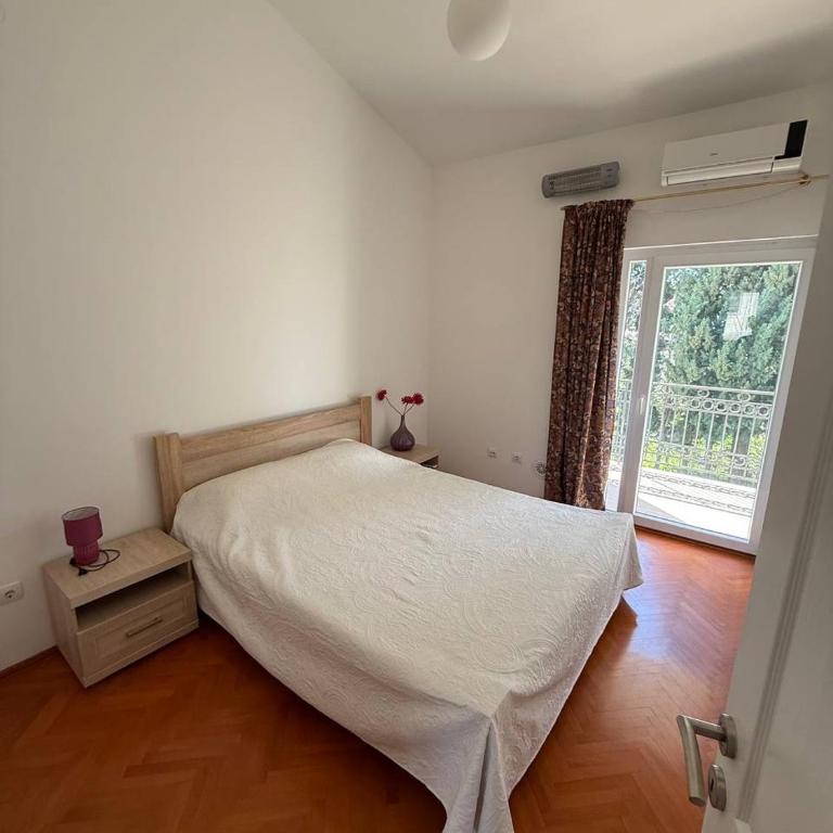 Barbara - Two-Bedroom Apartment - 13