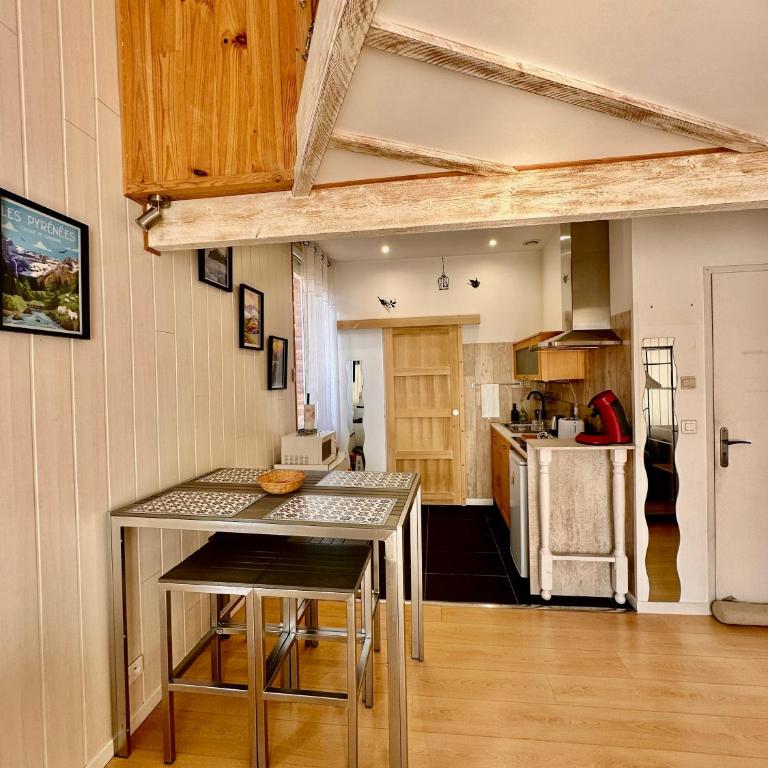 Le Marquis - Proche gare - 15 min Sanctuaire - One-Bedroom Apartment - 26