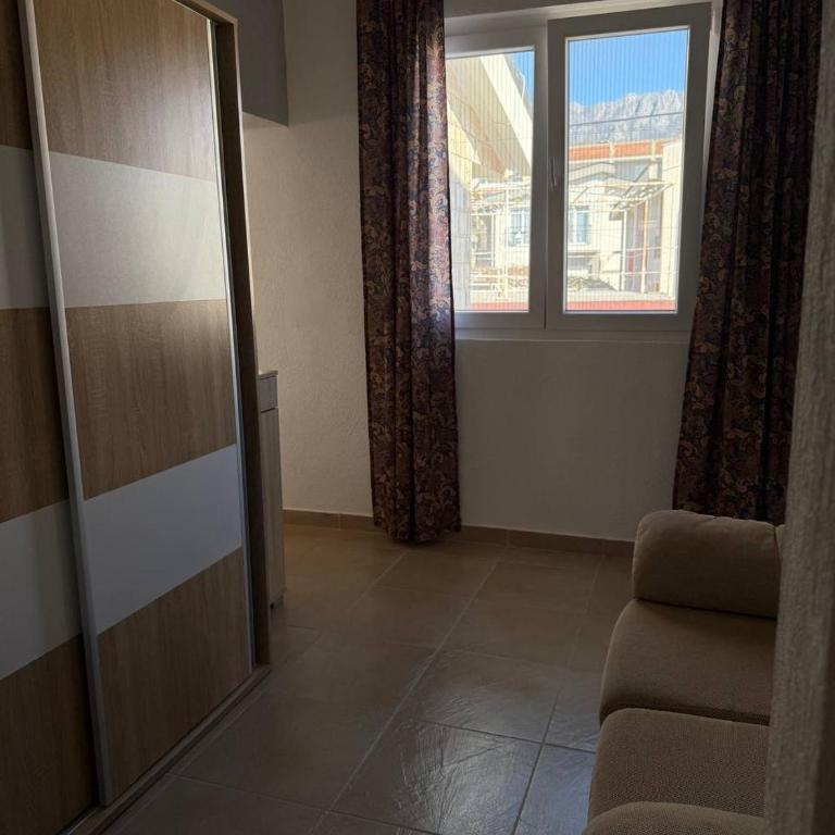 Barbara - Two-Bedroom Apartment - 8
