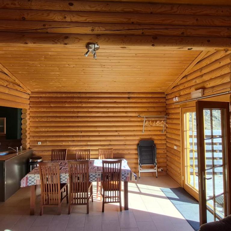CHALET JACUZZI PRIVE, TERRASSE et VUE MONTAGNE DANS CAMPING 3 ETOILES - Appartement 3 Chambres - 3