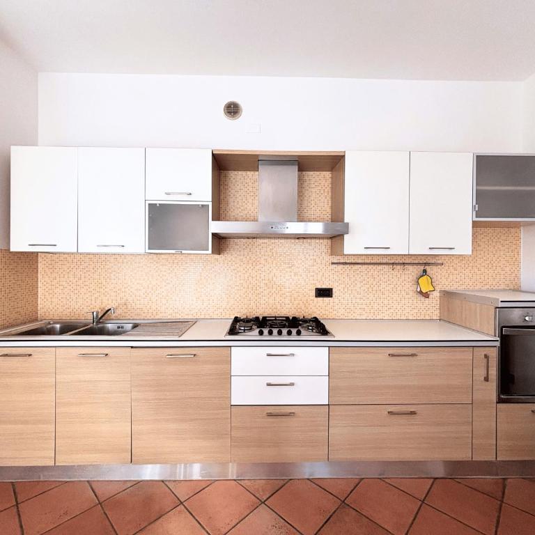 CN034 - Cesenatico, ampio trilocale con balcone a 100mt dal mare - Appartamento con 2 Camere da Letto - 6