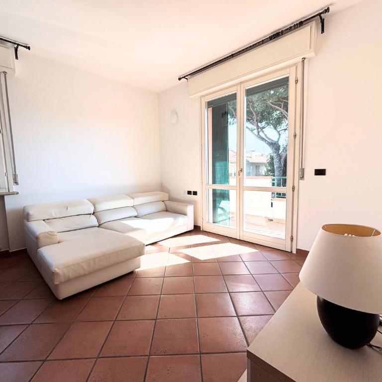 CN034 - Cesenatico, ampio trilocale con balcone a 100mt dal mare - Appartamento con 2 Camere da Letto - 3