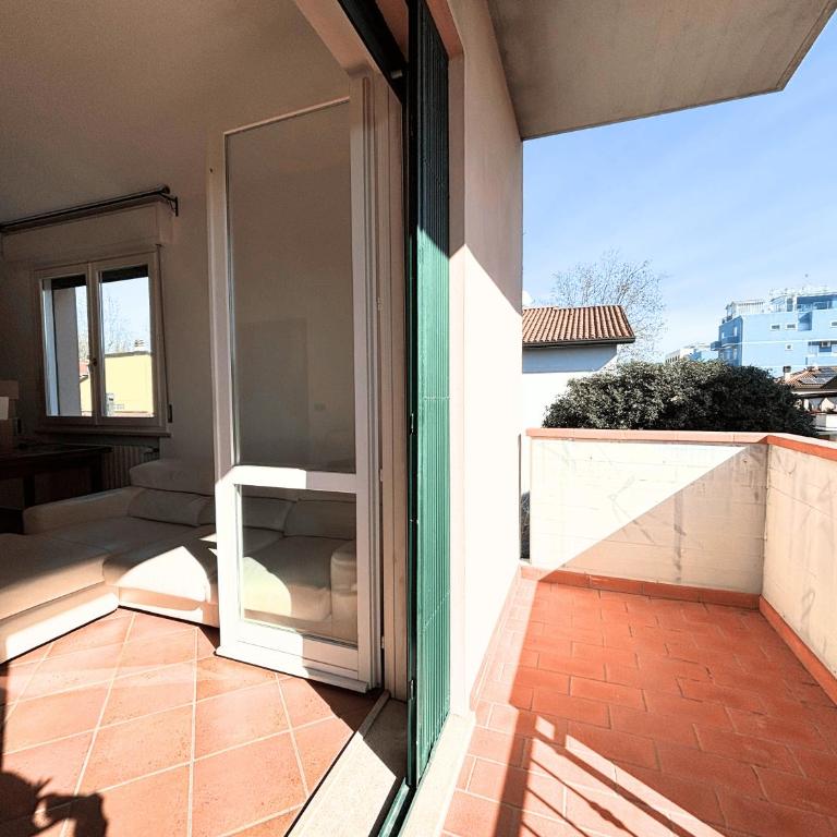 CN034 - Cesenatico, ampio trilocale con balcone a 100mt dal mare - Appartamento con 2 Camere da Letto - 2