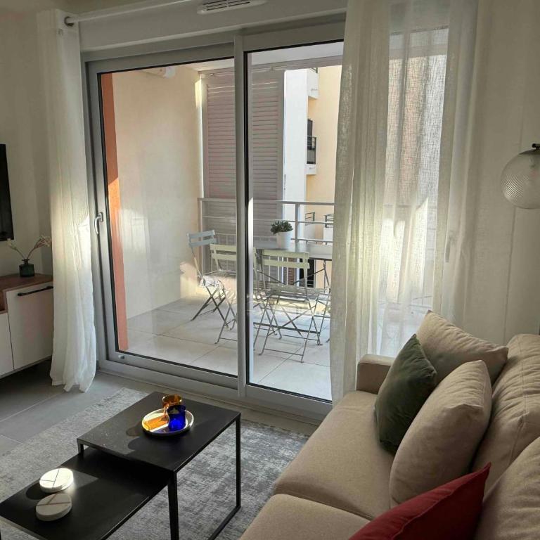Les Terrasses d'Antibes - 2BR Duplex with Terrace - Two-Bedroom Apartment with Balcony and Terrace - 5