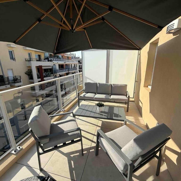 Les Terrasses d'Antibes - 2BR Duplex with Terrace - Two-Bedroom Apartment with Balcony and Terrace - 2