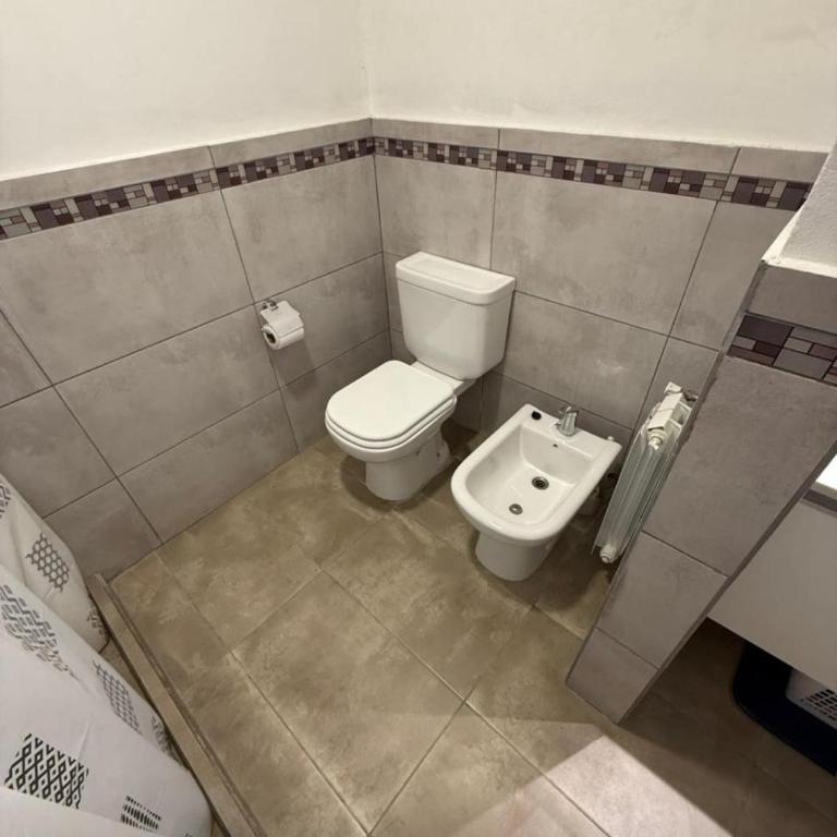 Departamento de 2 habitaciones, pileta, patio, cochera - Two-Bedroom Apartment - 6
