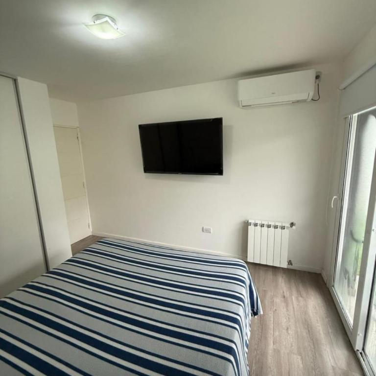 Departamento de 2 habitaciones, pileta, patio, cochera - Two-Bedroom Apartment - 10
