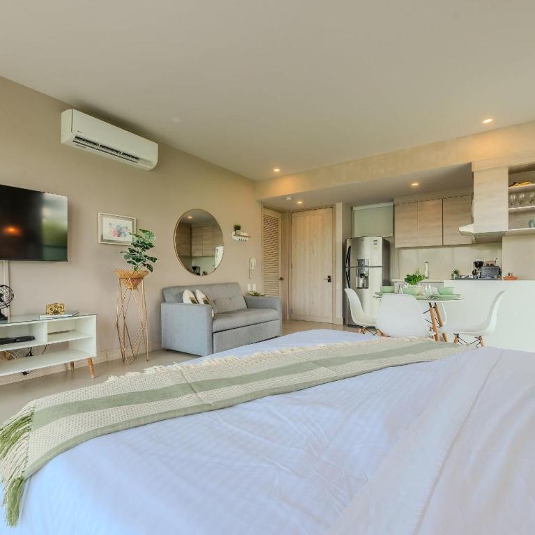 Oceanfront condominium with direct beach access Morros IO - Deluxe One-Bedroom Apartment - 10