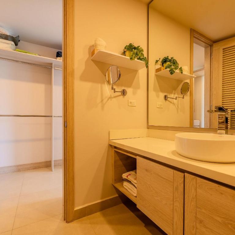Oceanfront condominium with direct beach access Morros IO - Deluxe One-Bedroom Apartment - 17