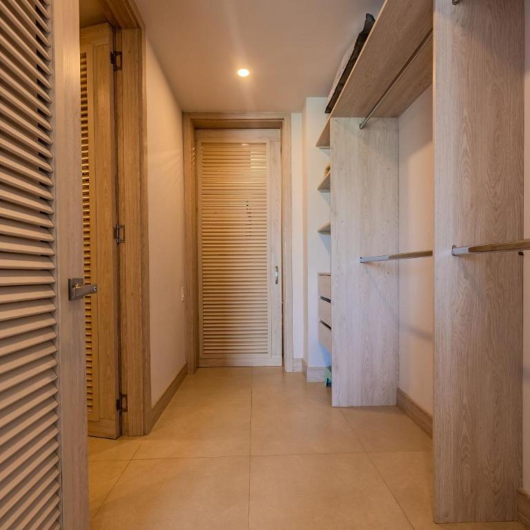 Oceanfront condominium with direct beach access Morros IO - Deluxe One-Bedroom Apartment - 33