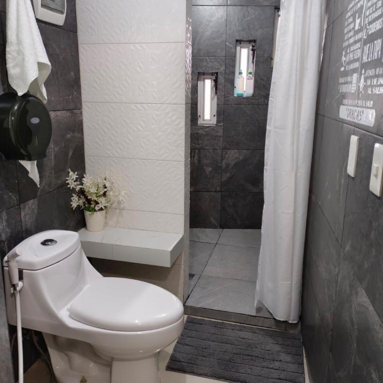 Habitacion - One-Bedroom Apartment - 7