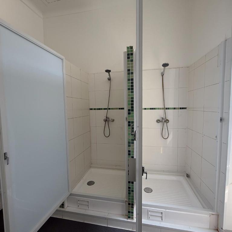 Happy House Hostel - Double Room with Shared Bathroom - 2