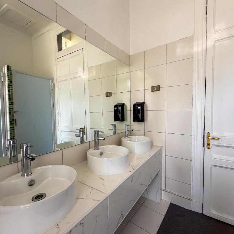 Happy House Hostel - Double Room with Shared Bathroom - 1