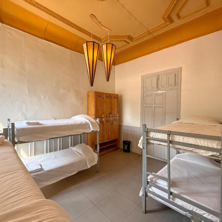Happy House Hostel - Bed in 8-Bed Mixed Dormitory Room - 6