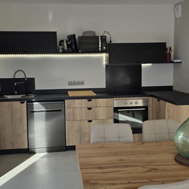 Superbe T3 neuf meublé 65m2 en roof top Fréjus avec espace terrasse de 45 m2 pergola BBQ - Appartement 2 Chambres avec Terrasse - 28