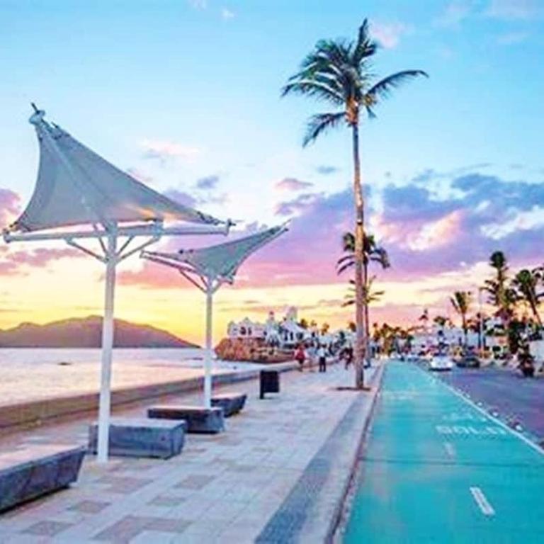 Depto Moderno Blanco Esmeralda 3 min Malecón y Playas - Apartamento de 3 dormitorios - 2