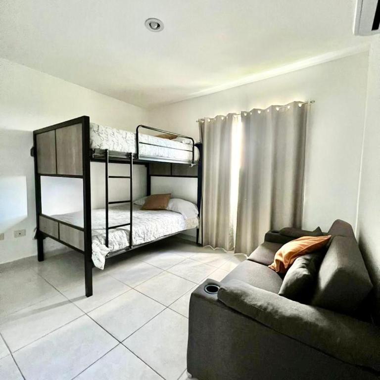 Depto Moderno Blanco Esmeralda 3 min Malecón y Playas - Apartamento de 3 dormitorios - 16