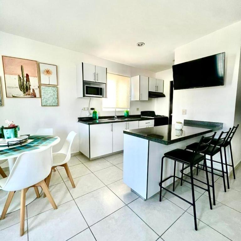 Depto Moderno Blanco Esmeralda 3 min Malecón y Playas - Apartamento de 3 dormitorios - 19