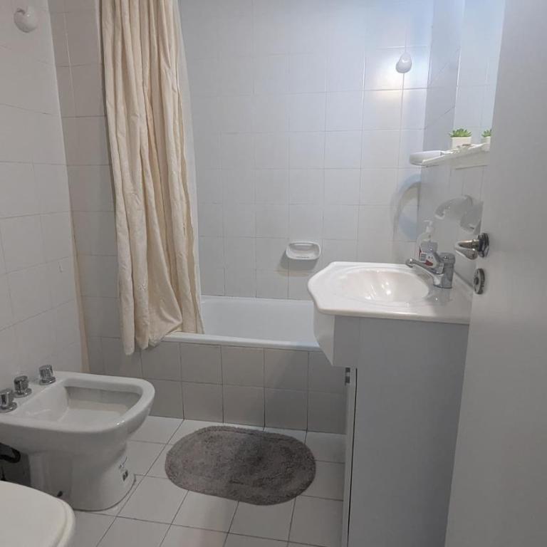 Departamento de dos ambientes con amplio balcón, muy luminoso - Apartamento de 1 dormitorio - 18
