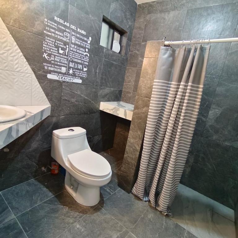 Habitacion - One-Bedroom Apartment - 16