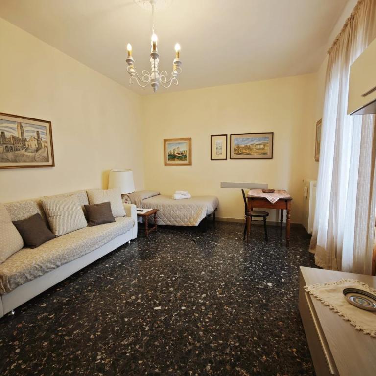 Lovely Balcony San Gimignano Apartments - Two-Bedroom Apartment - 19
