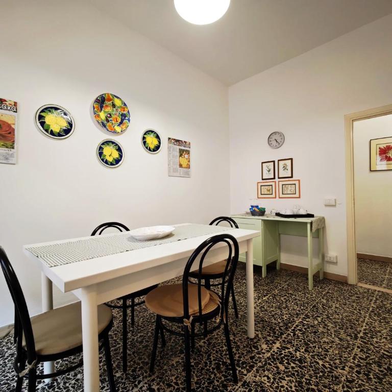 Lovely Balcony San Gimignano Apartments - Two-Bedroom Apartment - 12