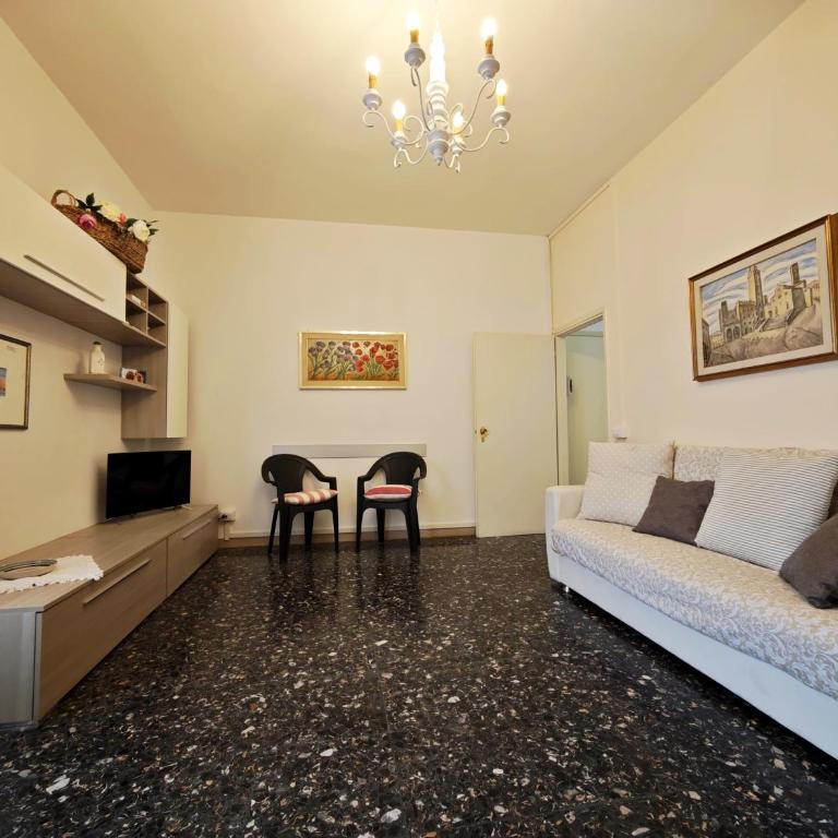 Lovely Balcony San Gimignano Apartments - Two-Bedroom Apartment - 16