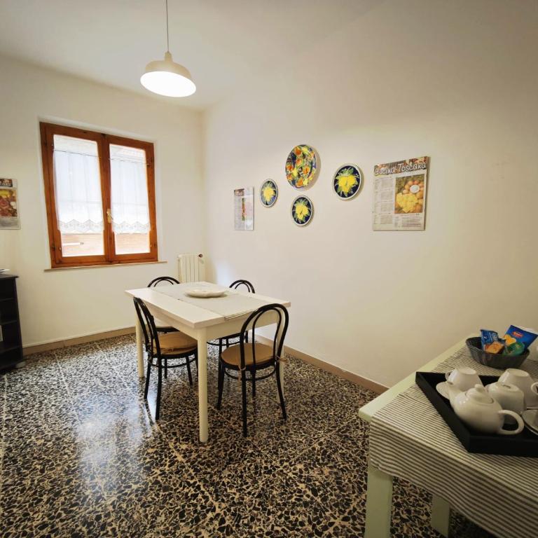 Lovely Balcony San Gimignano Apartments - Two-Bedroom Apartment - 10