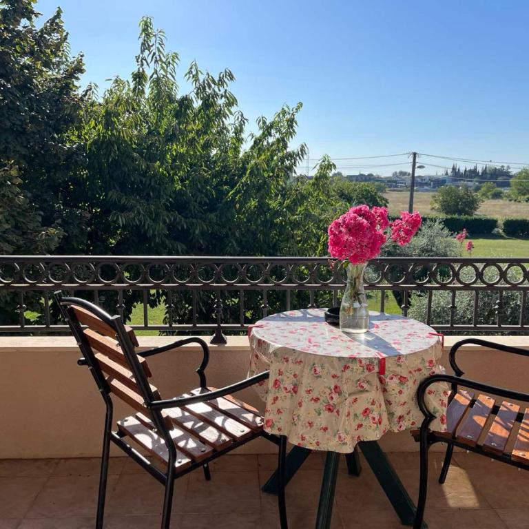 Large Three-Bedroom Apartment 2 Min from Airport - Apartman sa 3 Spavaće Sobe - 15