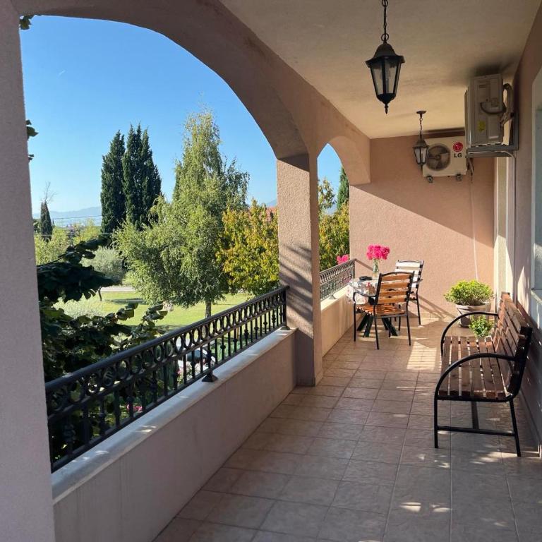 Large Three-Bedroom Apartment 2 Min from Airport - Apartman sa 3 Spavaće Sobe - 14