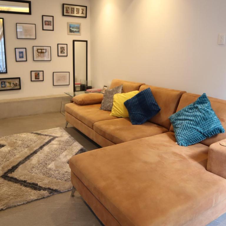 Apartamento totalmente equipado, 3 hab, 3 baños, balcón, terraza, cocina y lavandero - Three-Bedroom Apartment - 75