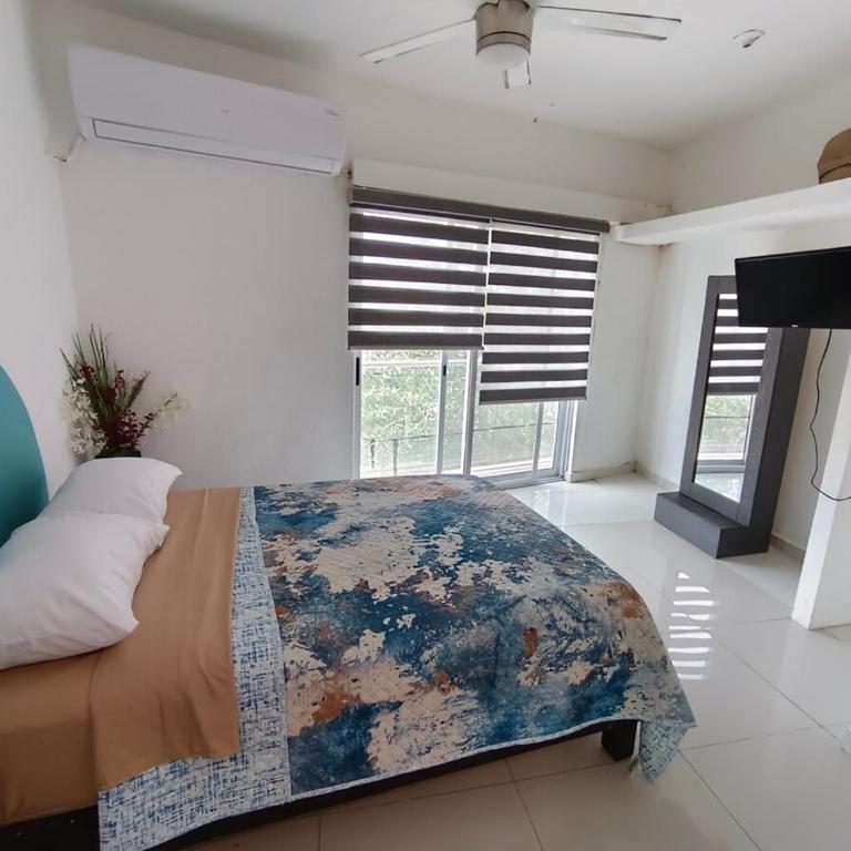 Habitacion - One-Bedroom Apartment - 1
