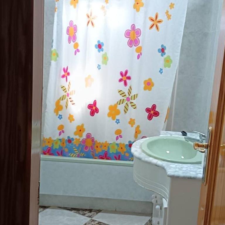 Casa De 4 Ambientes a metros de la Playa - Three-Bedroom House - 7