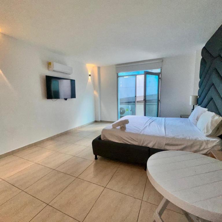 Hotel Opera Medellín Entertainment, Adults Only - Deluxe Double Room with Bath - 5