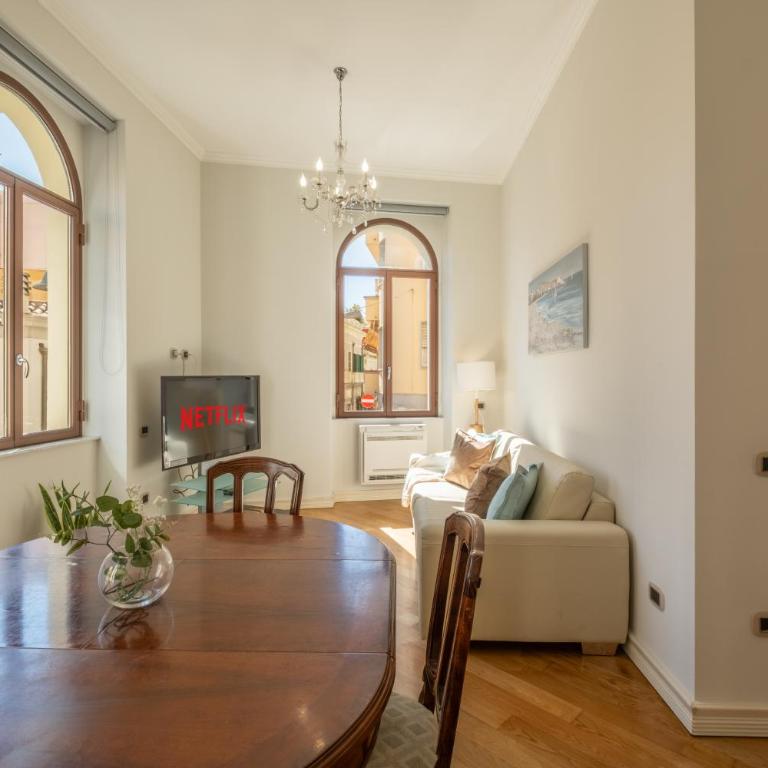 Terrazza Privata- Eleganza mediterranea in Centro Città - Appartamento con 1 Camera da Letto e Terrazza - 13