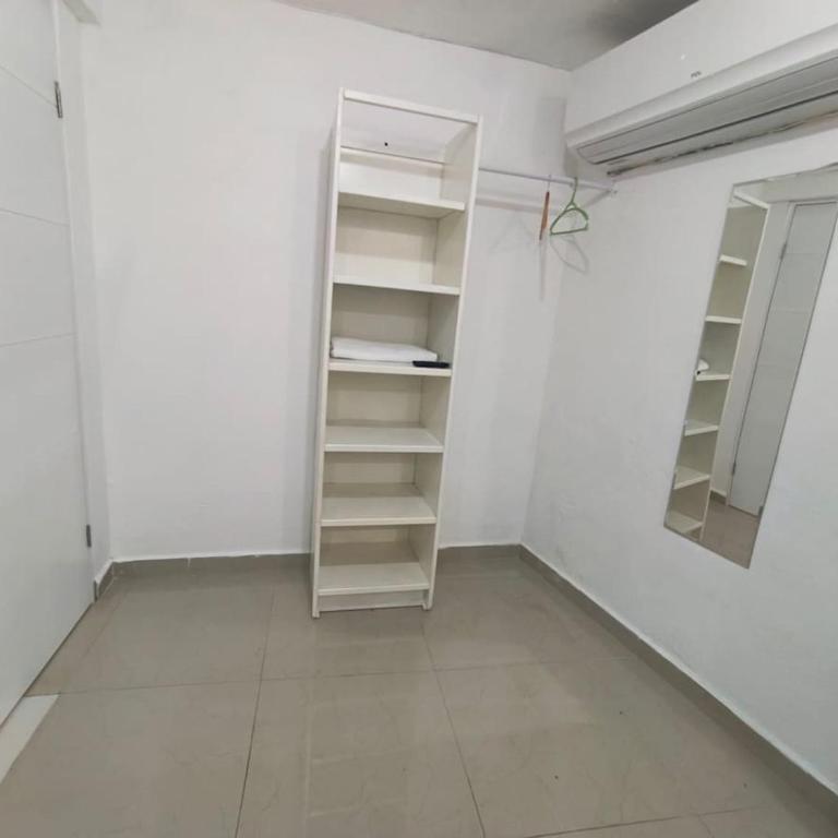Habitacion - One-Bedroom Apartment - 17