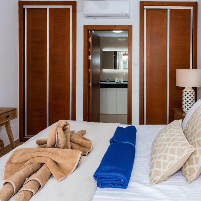 Casa Familia - Four-Bedroom Vacation Home - 11