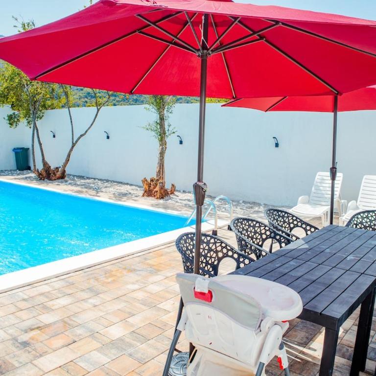 Plava villa swiming pool with house - Three-Bedroom Villa - 3