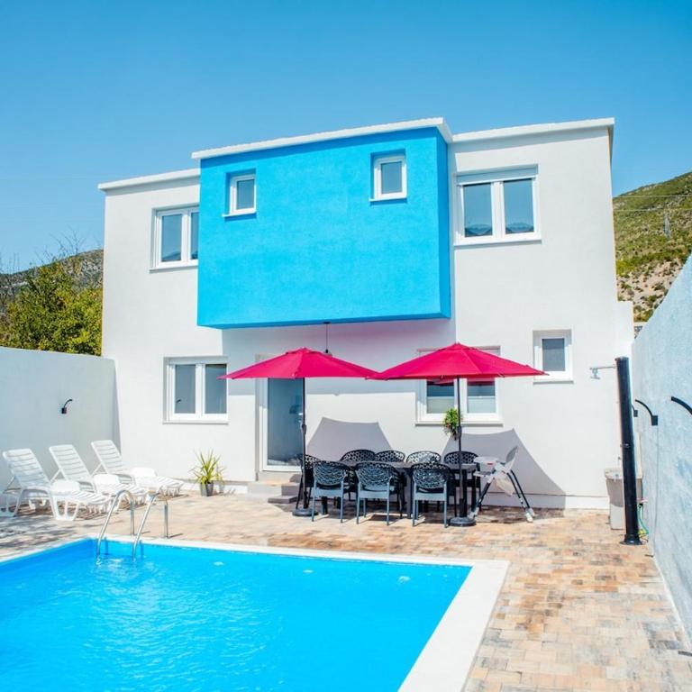 Plava villa swiming pool with house - Three-Bedroom Villa - 18