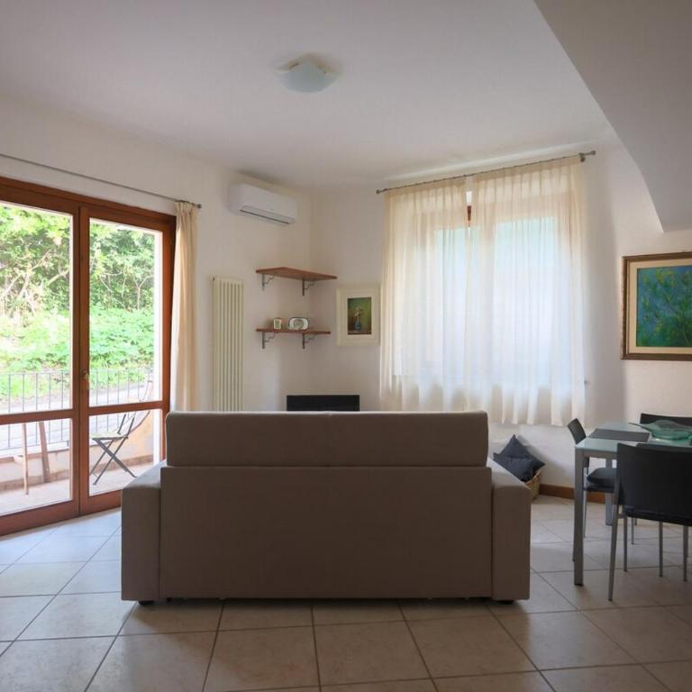Appartamento 4 Posti Letto con Patio e Parcheggio - Appartamento con 1 Camera da Letto - 2
