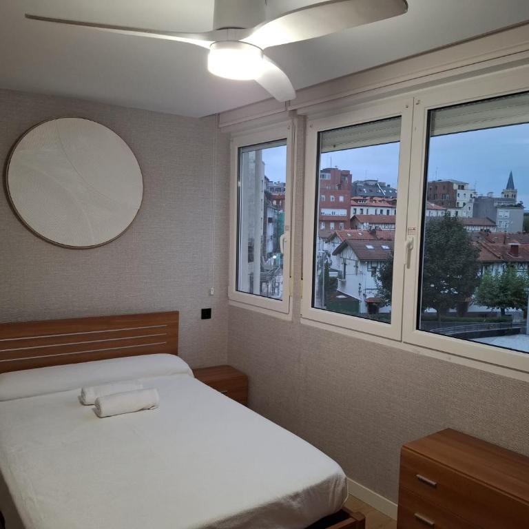 Apartamento playa Ondarreta - Habitación Familiar con baño privado - 2